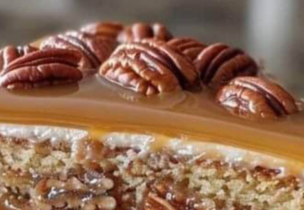 Cake with pecans and caramel from the southern region.