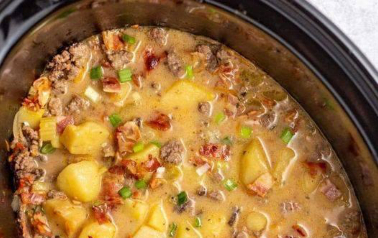 Slow Cooker Creamy Potato Bacon Soup