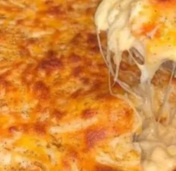 CREAMY BAKED MAC AND CHEESE